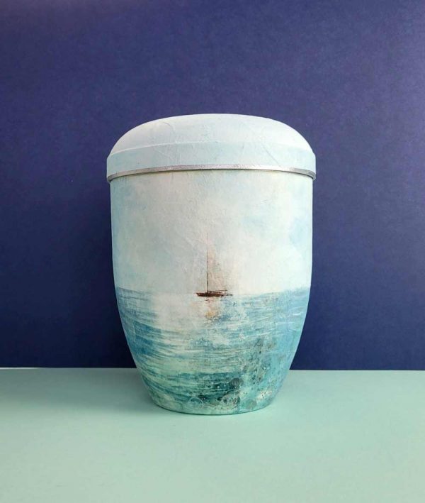 foto bio urne segelboot blau weiss silber berlin
