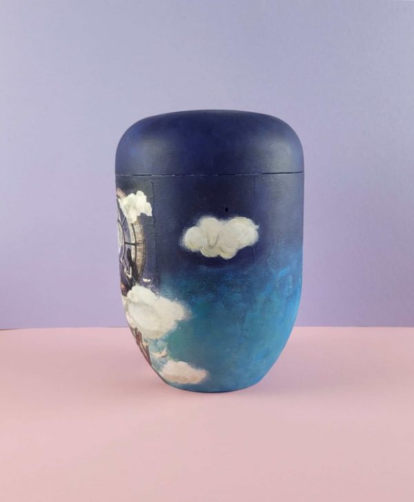 foto naturstoff urne wolkenhaus blau weiß bestattung
