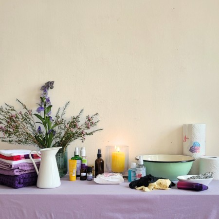 symbolbild death ritual farewell bodycare