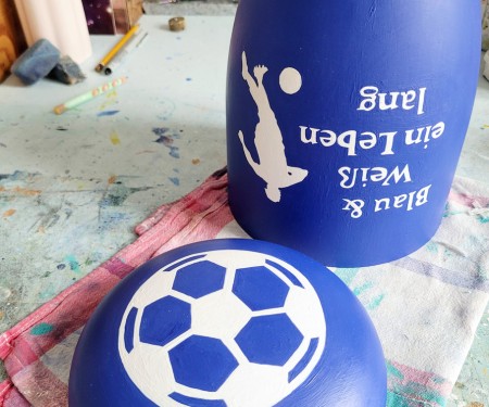 foto urn with football soccer motiv